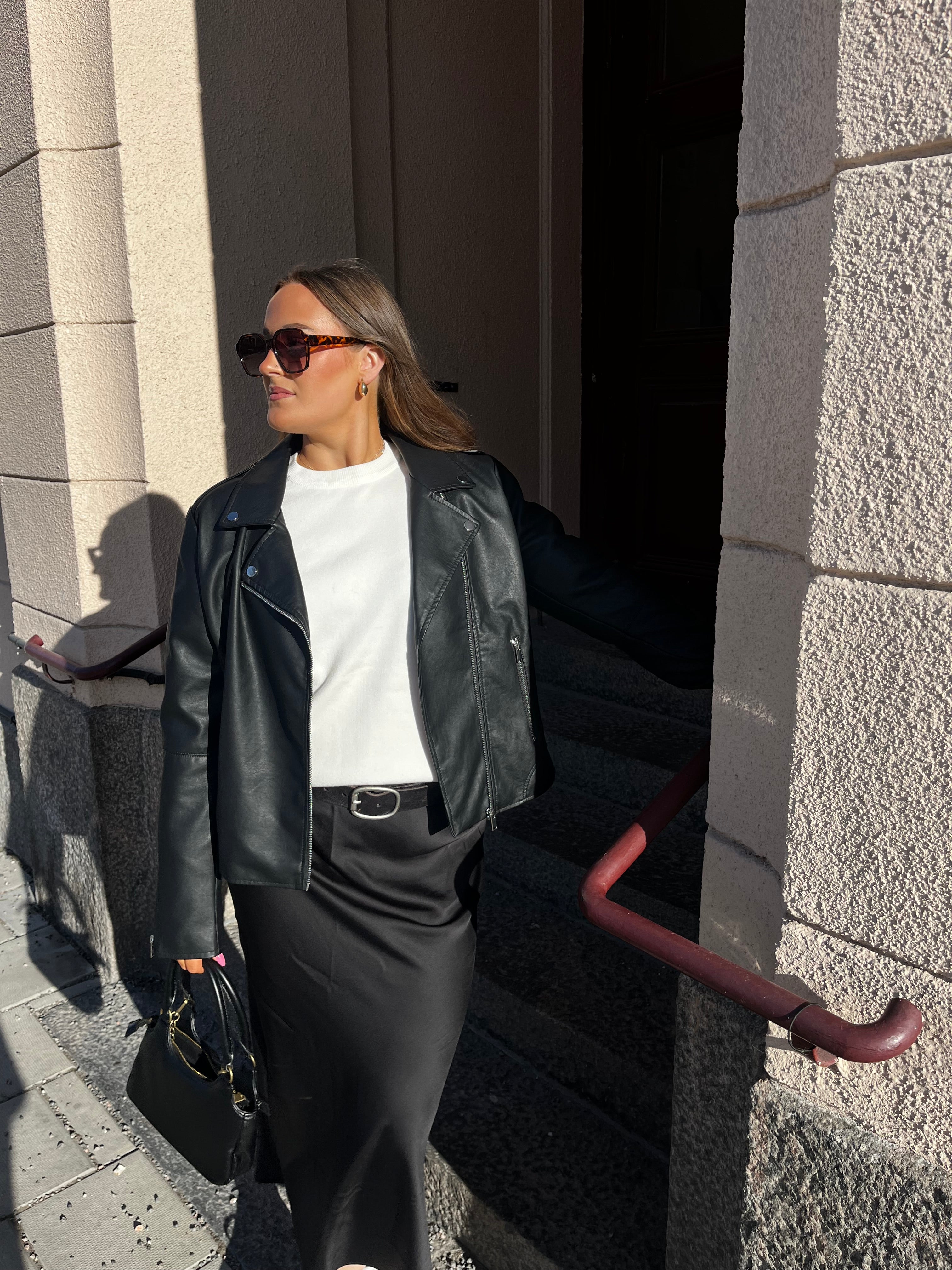 VICARA Jacket - Black